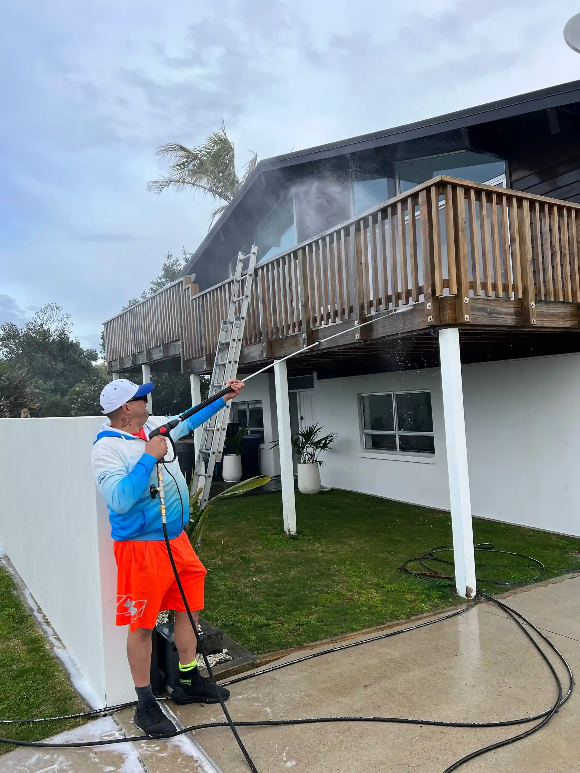 DECK & FENCE CLEANING