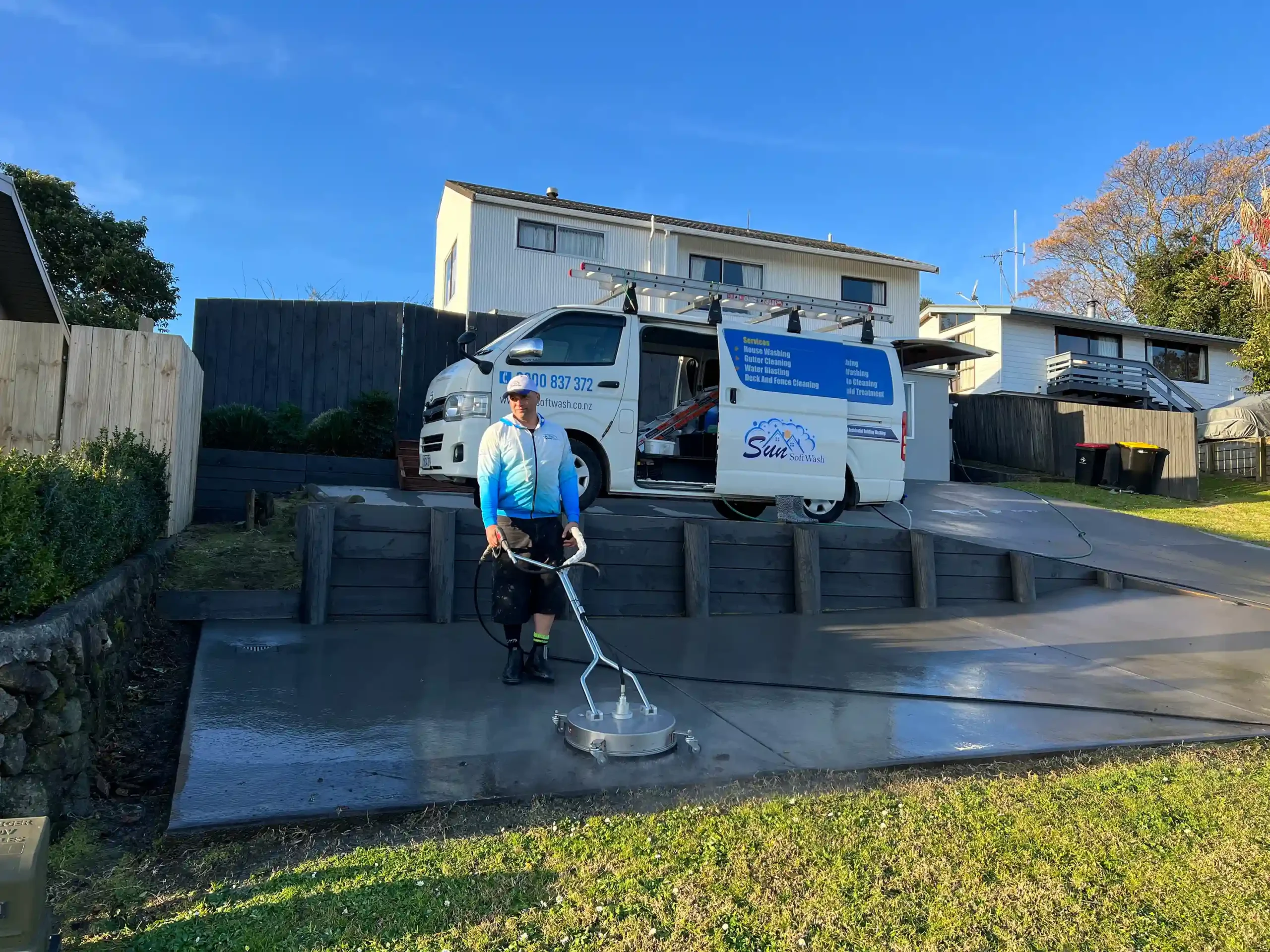 DRIVEWAY & CONCRETE CLEANING