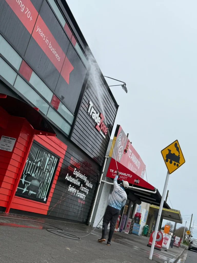 COMMERCIAL BUILDING WASHING