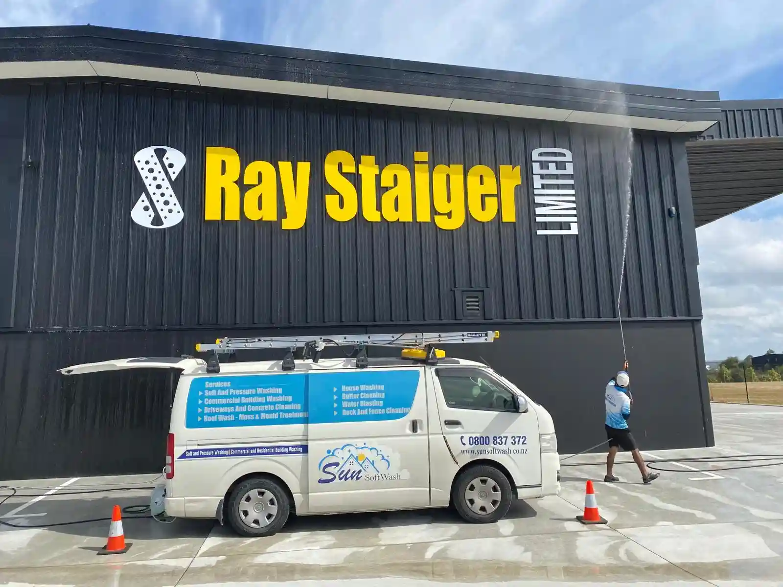 COMMERCIAL BUILDING WASHING